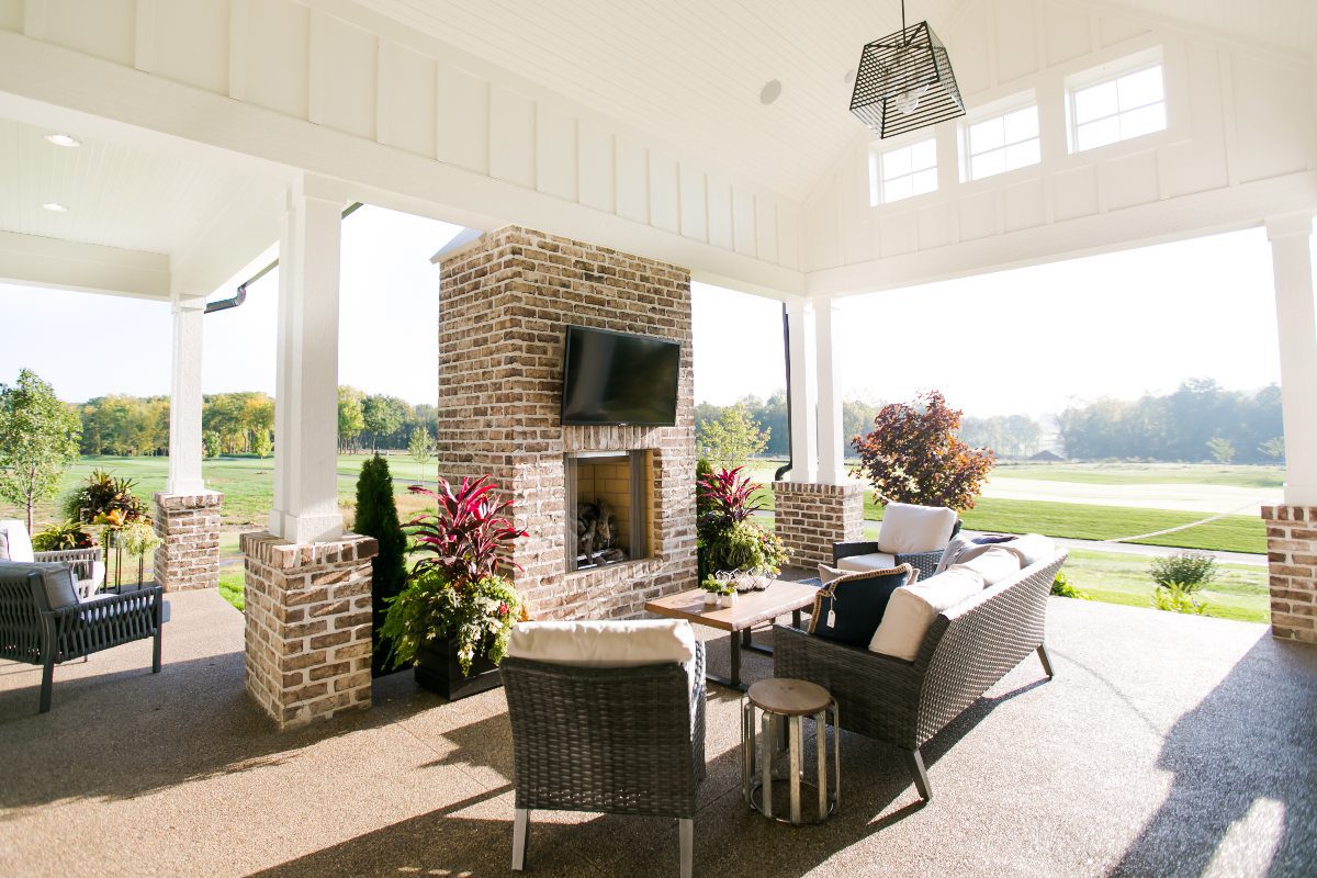 Integrator Turns Indiana Farmhouse into Modern Luxury Paradise, slide 6