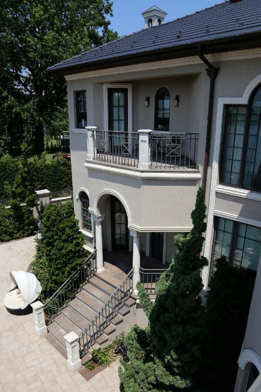 Slick URC Install Enhances Sleek Italian Villa-Inspired NYC Home, slide 3