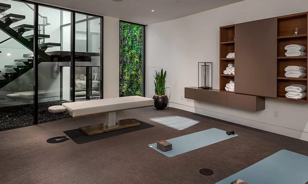 For This Seaside Home in California, It’s Lights, Audio and Relaxation, slide 10