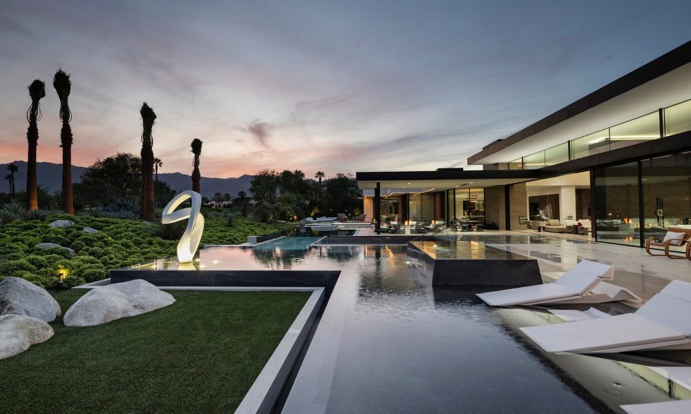 Jeff Williams Inc. Blends Modern Art and Smart Tech in Cali Luxury Home, slide 1