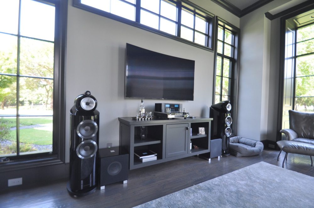 Hidden Speakers Make Even the Fireplace of This Luxury Estate Part of the Music, slide 6