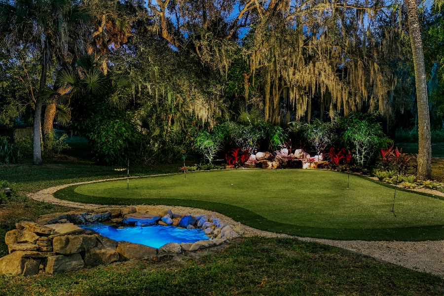 Close up of greenery area with mixed color temperatures in lighting, an example for finding the right color temperatures in lighting